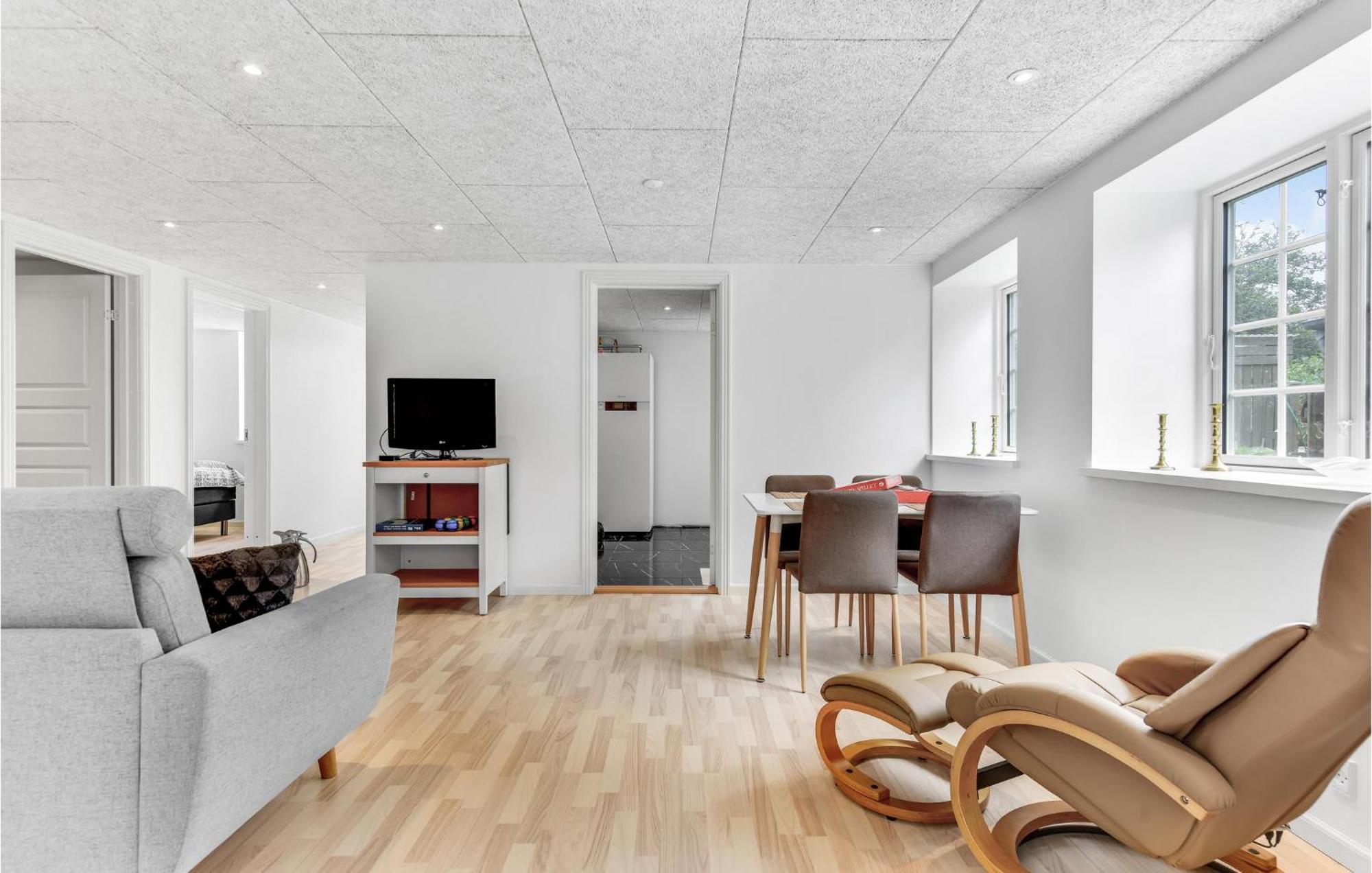 Pet Friendly Home In Hojer With Kitchen Экстерьер фото